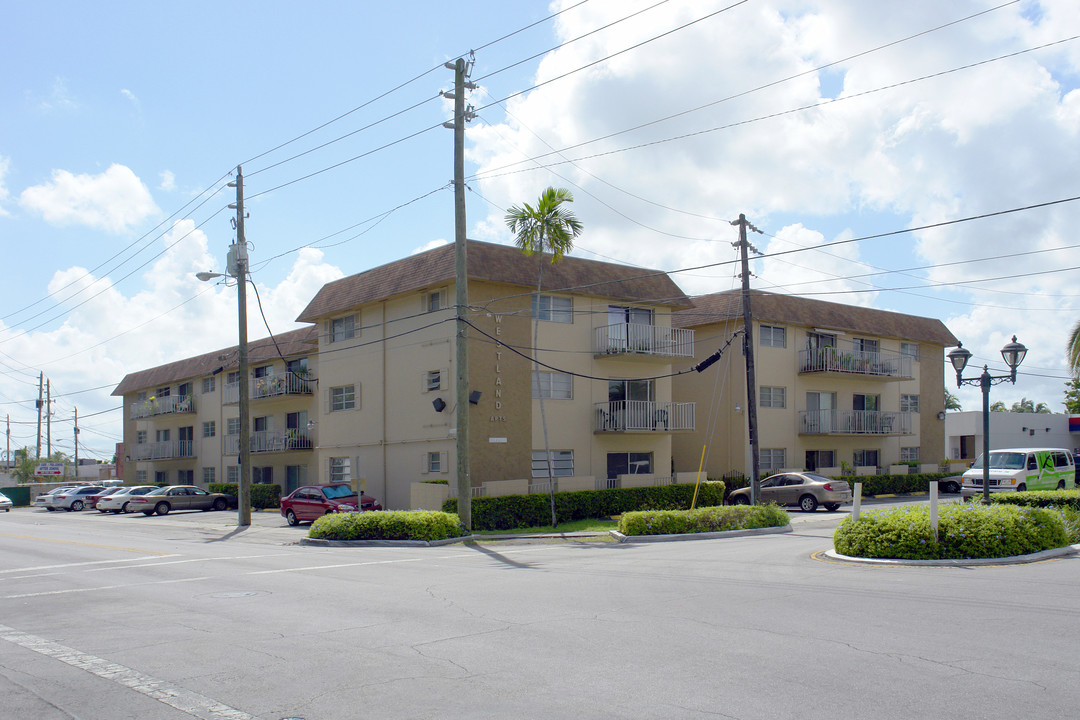 West Land Apartments in Hialeah, FL - Building Photo