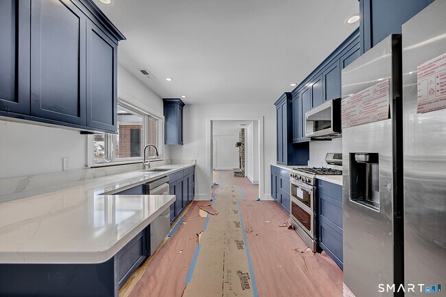 220 Upper Grassy Hill Rd in Woodbury, CT - Building Photo - Building Photo