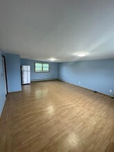 35 Crag Ln in Levittown, NY - Building Photo - Building Photo