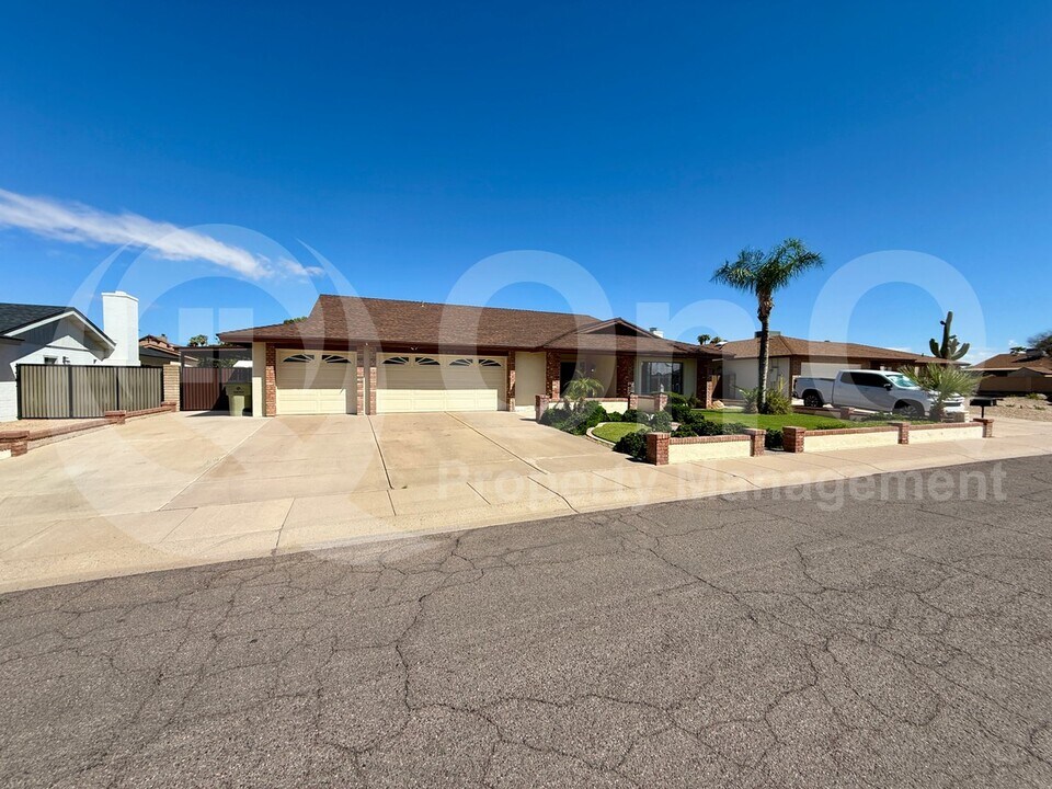 5208 W Wood Dr in Glendale, AZ - Foto de edificio