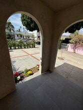 1536 N Commonwealth Ave in Los Angeles, CA - Building Photo - Building Photo