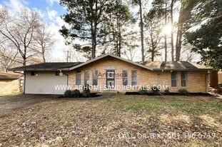 17 Lucy Ln in Sherwood, AR - Building Photo