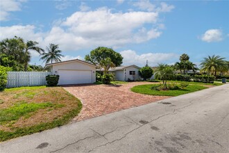 4430 NE 28th Ter in Lighthouse Point, FL - Foto de edificio - Building Photo