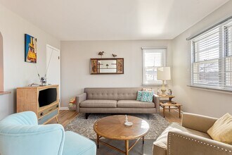 7510 Cass St in Omaha, NE - Building Photo - Building Photo