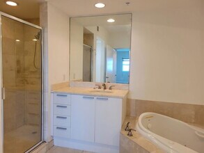 15051 Royal Oaks Ln in North Miami, FL - Building Photo - Building Photo