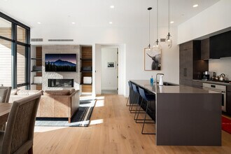 4 Boathouse Way in Big Sky, MT - Foto de edificio - Building Photo