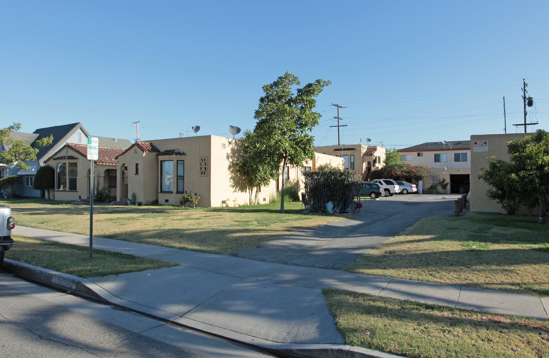 4409-4915 E 57th St in Maywood, CA - Building Photo