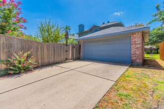 7900 Roundtable Rd in Frisco, TX - Building Photo - Building Photo