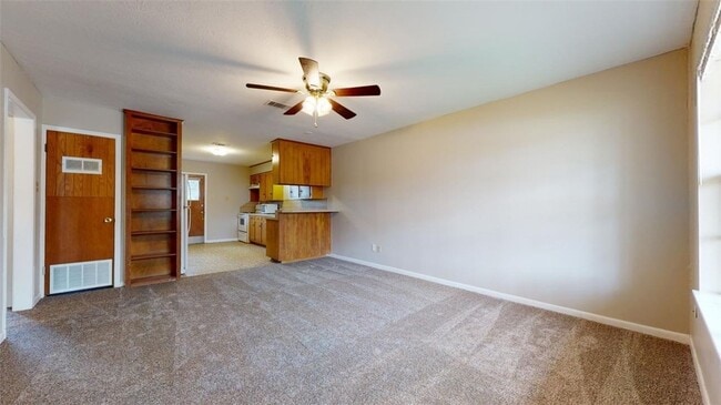 3921 Olive St, Unit A in Bryan, TX - Foto de edificio - Building Photo