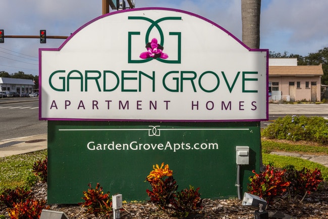 Garden Grove Apartments in Sarasota, FL - Foto de edificio - Building Photo