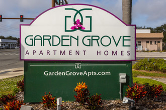 Garden Grove Apartments in Sarasota, FL - Building Photo - Building Photo