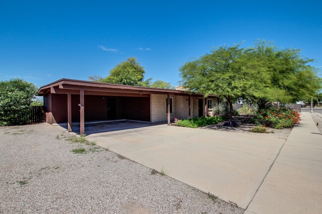 property at 3202 S Clinton Ave