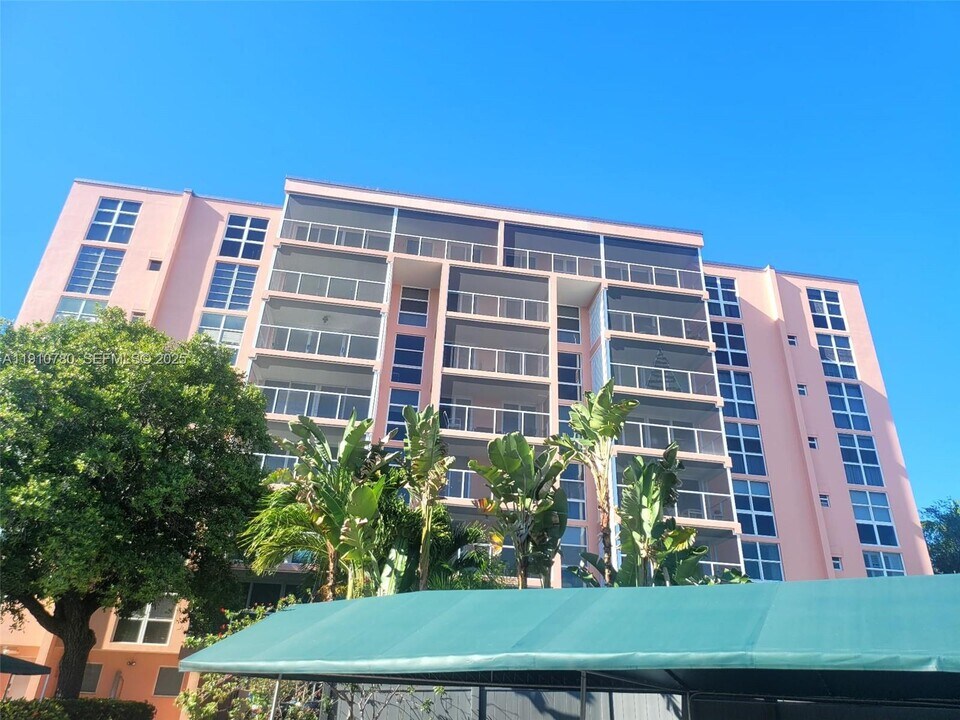 1750 E Las Olas Blvd in Fort Lauderdale, FL - Building Photo