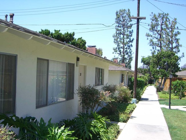 Eastridge Terrace Apartments in Whittier, CA - Building Photo - Building Photo