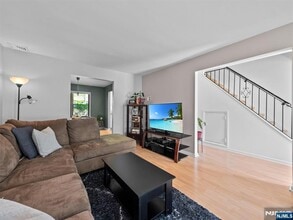 17 Briarwood Ct in Ramsey, NJ - Building Photo - Building Photo