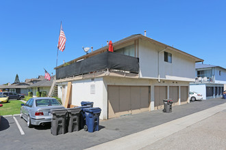 16952 Lilac Ln in Huntington Beach, CA - Building Photo - Building Photo