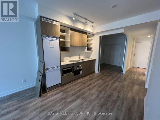 20-1120 Edward St in Toronto, ON - Building Photo - Building Photo
