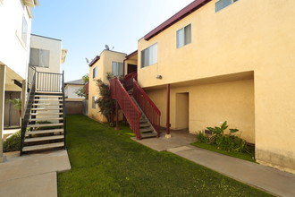 18722 Libra Cir in Huntington Beach, CA - Building Photo - Building Photo