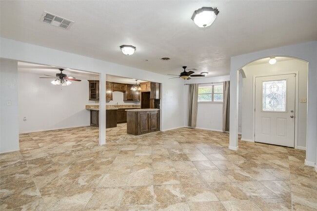 property at 811 W 7th St