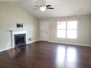 240 Oxfordshire Dr in Fuquay Varina, NC - Building Photo - Building Photo