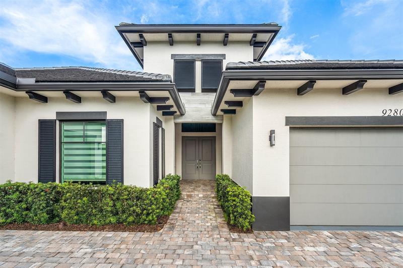 9280 Coral Isles Cir in Palm Beach Gardens, FL - Building Photo