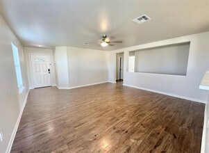 110 Comal Cove in Elgin, TX - Building Photo - Building Photo