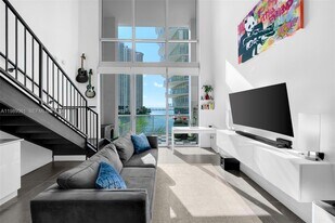 300 S Biscayne Blvd, Unit 410 in Miami, FL - Building Photo