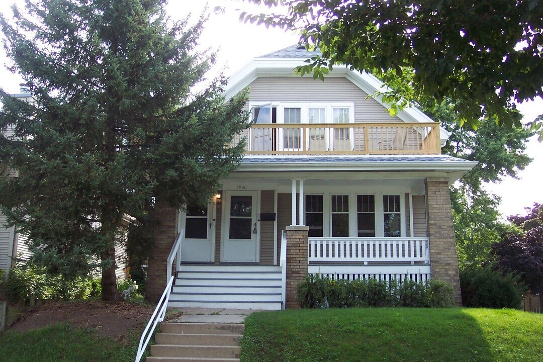 3902 N Frederick Ave, Unit 3902 in Milwaukee, WI - Building Photo