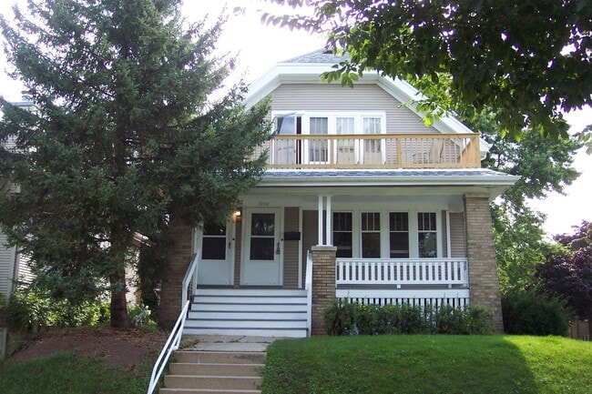 3902 N Frederick Ave, Unit 3902