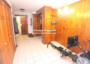 9 Braemore Rd, Unit 1A in Boston, MA - Building Photo - Building Photo