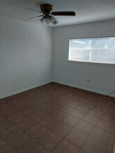 3362 Burke Rd in Pasadena, TX - Foto de edificio - Building Photo