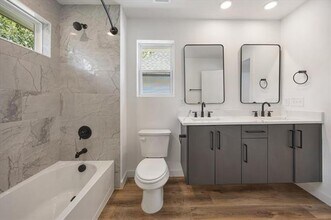 2609 Warren Ave in Dallas, TX - Building Photo - Building Photo