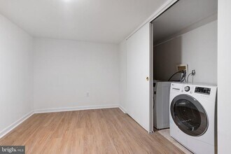 1830 Montrose St in Philadelphia, PA - Building Photo - Building Photo