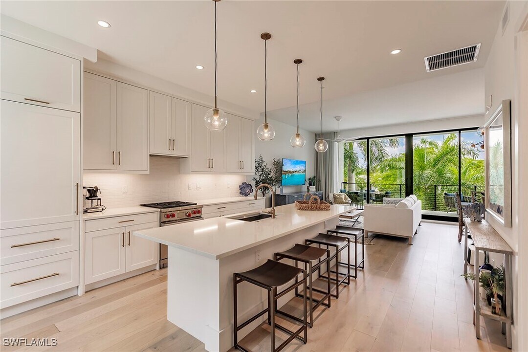 850 Central Ave in Naples, FL - Building Photo