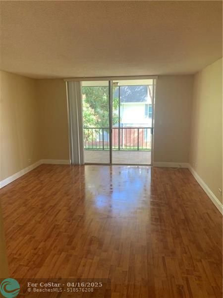 3650 Inverrary Dr in Lauderhill, FL - Foto de edificio - Building Photo