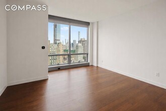 200 W 67th St in New York, NY - Foto de edificio - Building Photo