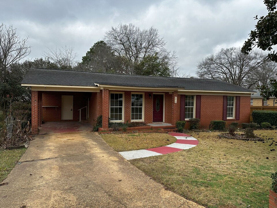 2210 33rd Ave in Tuscaloosa, AL - Building Photo