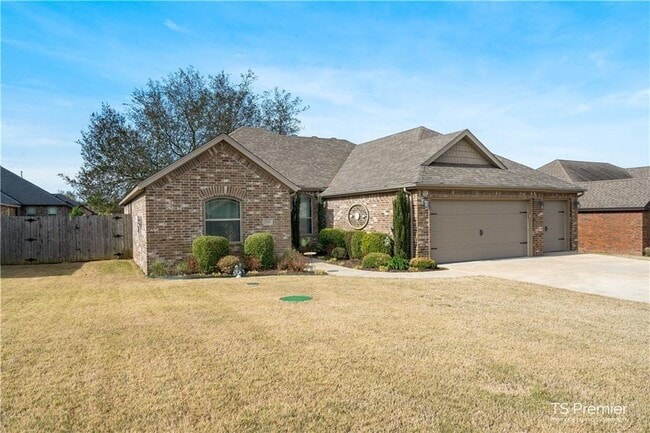 202 Pebble Beach Dr in Cave Springs, AR - Foto de edificio - Building Photo