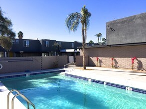 39 Townhomes in Phoenix, AZ - Foto de edificio - Building Photo