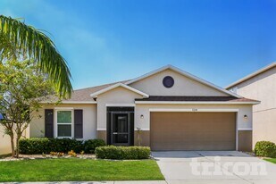 7274 Somerset Pond Dr in Ruskin, FL - Building Photo