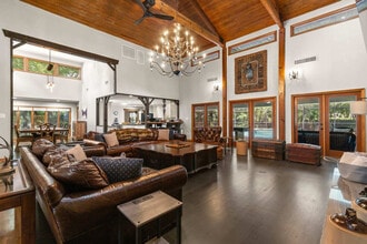926 Riverhills Dr in Temple Terrace, FL - Building Photo - Building Photo