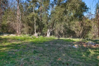 2410 Coachman Rd in Mariposa, CA - Foto de edificio - Building Photo