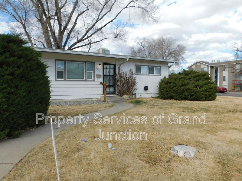 2044 Bunting Ave in Grand Junction, CO - Foto de edificio