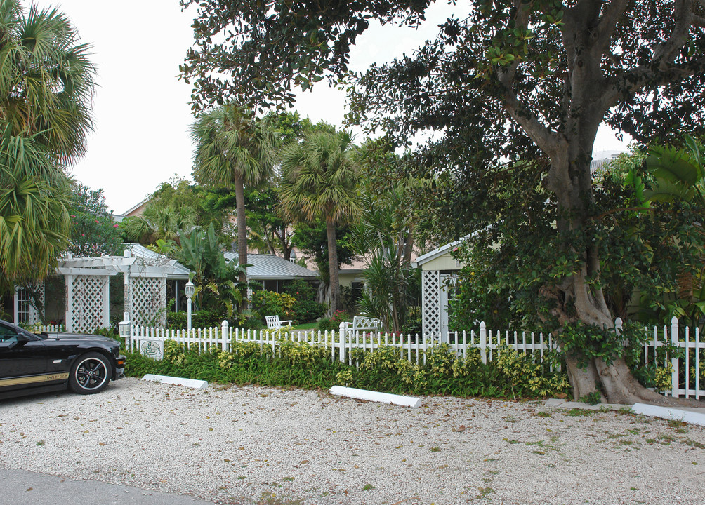 The Cottages By The Ocean in Pompano Beach, FL - Building Photo