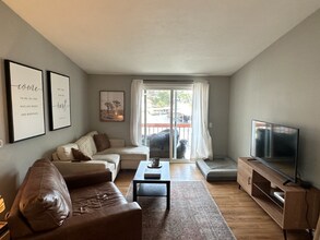 4090 Rosenda Ct in San Diego, CA - Building Photo - Building Photo
