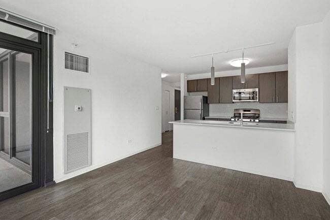 161 W Superior St in Chicago, IL - Building Photo - Building Photo