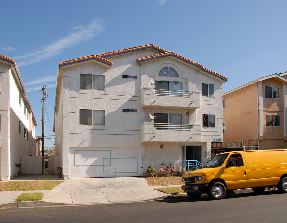 5307 W 93rd St in Los Angeles, CA - Foto de edificio