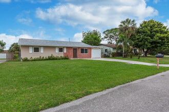 4317 Applecrest Dr in Palm Beach Gardens, FL - Building Photo - Building Photo