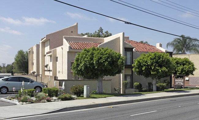 Madrid Apartments in Brea, CA - Foto de edificio - Building Photo