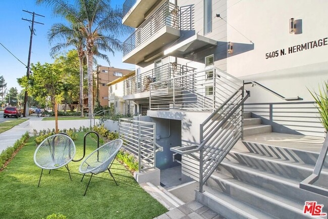 property at 5405 Hermitage Ave